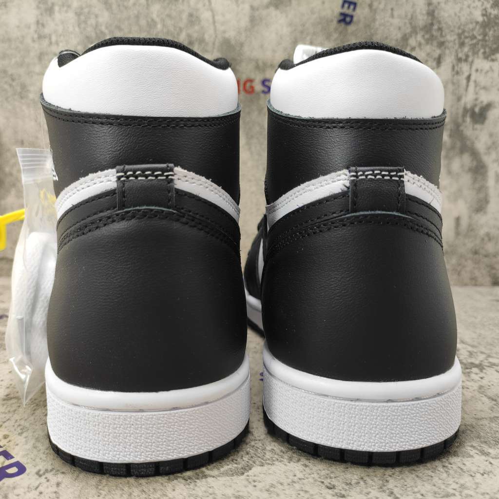 Air Jordan 1 Retro Black White (2014) 555088-010