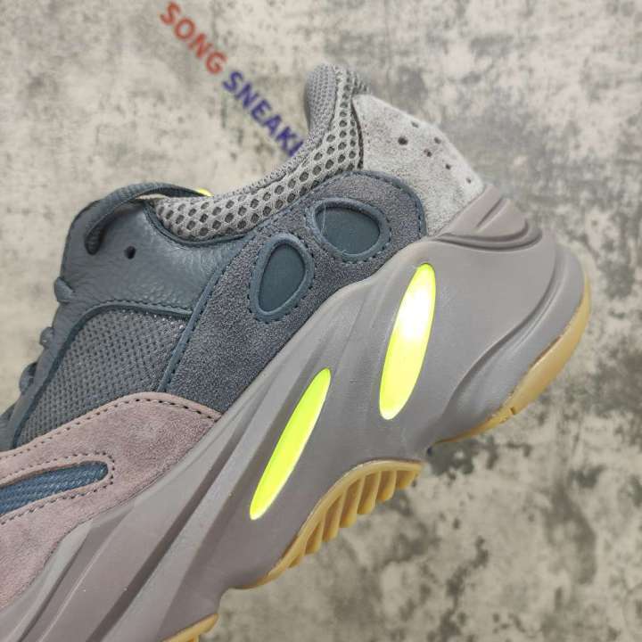 Yeezy 700 Mauve - SongSneaker