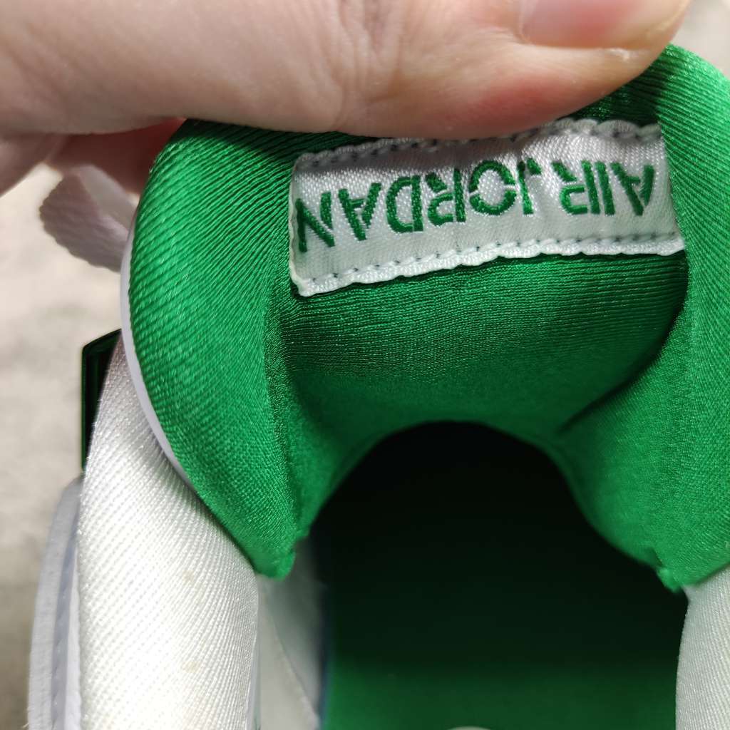 Air Jordan 4 Retro Metallic Green
