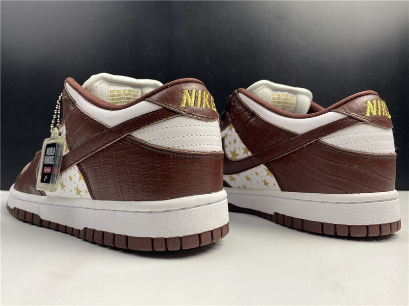 Supreme x Nike SB Dunk Low 