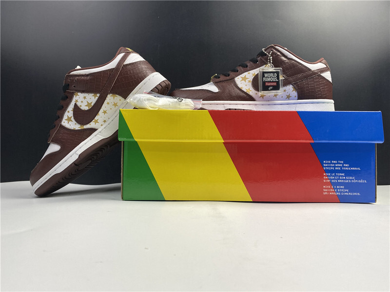 Supreme x Nike SB Dunk Low 