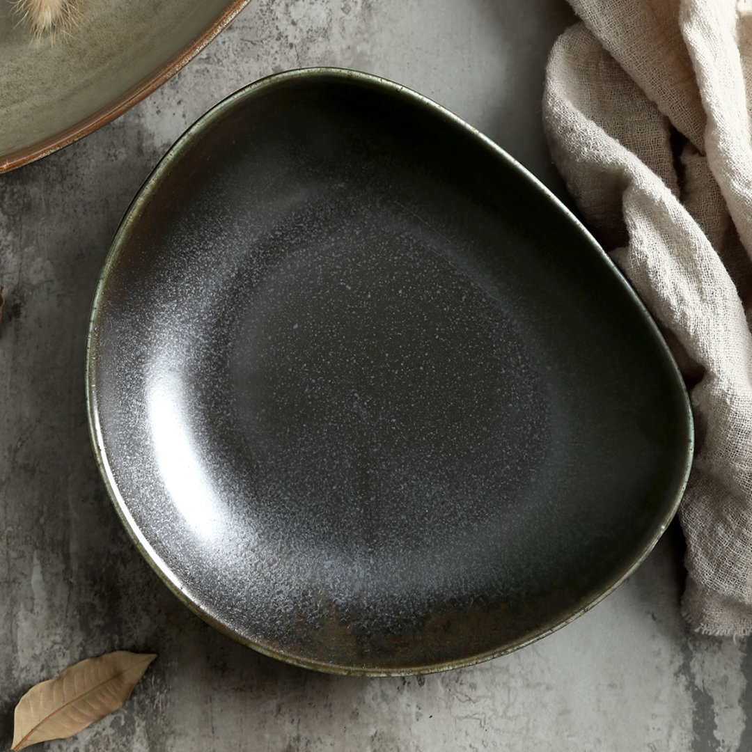 Factory direct wholesale hotel irregular black porcelain dinning plates