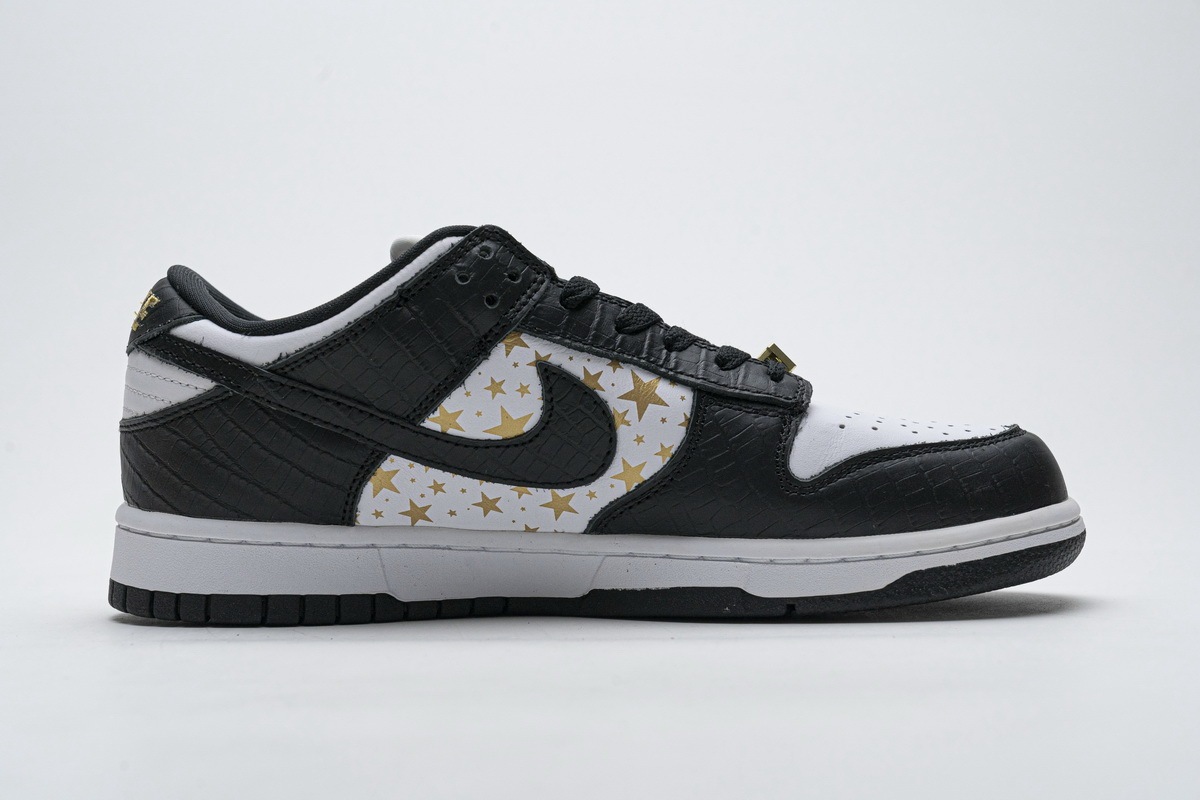 supreme dunk sb low