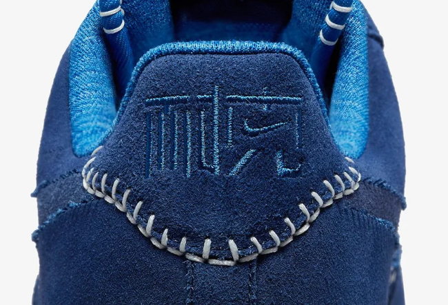 Exclusive sneakers with the Chinese character "Nike"