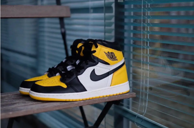 Nine-hole black and yellow toe AJ1 will be on sale next year!