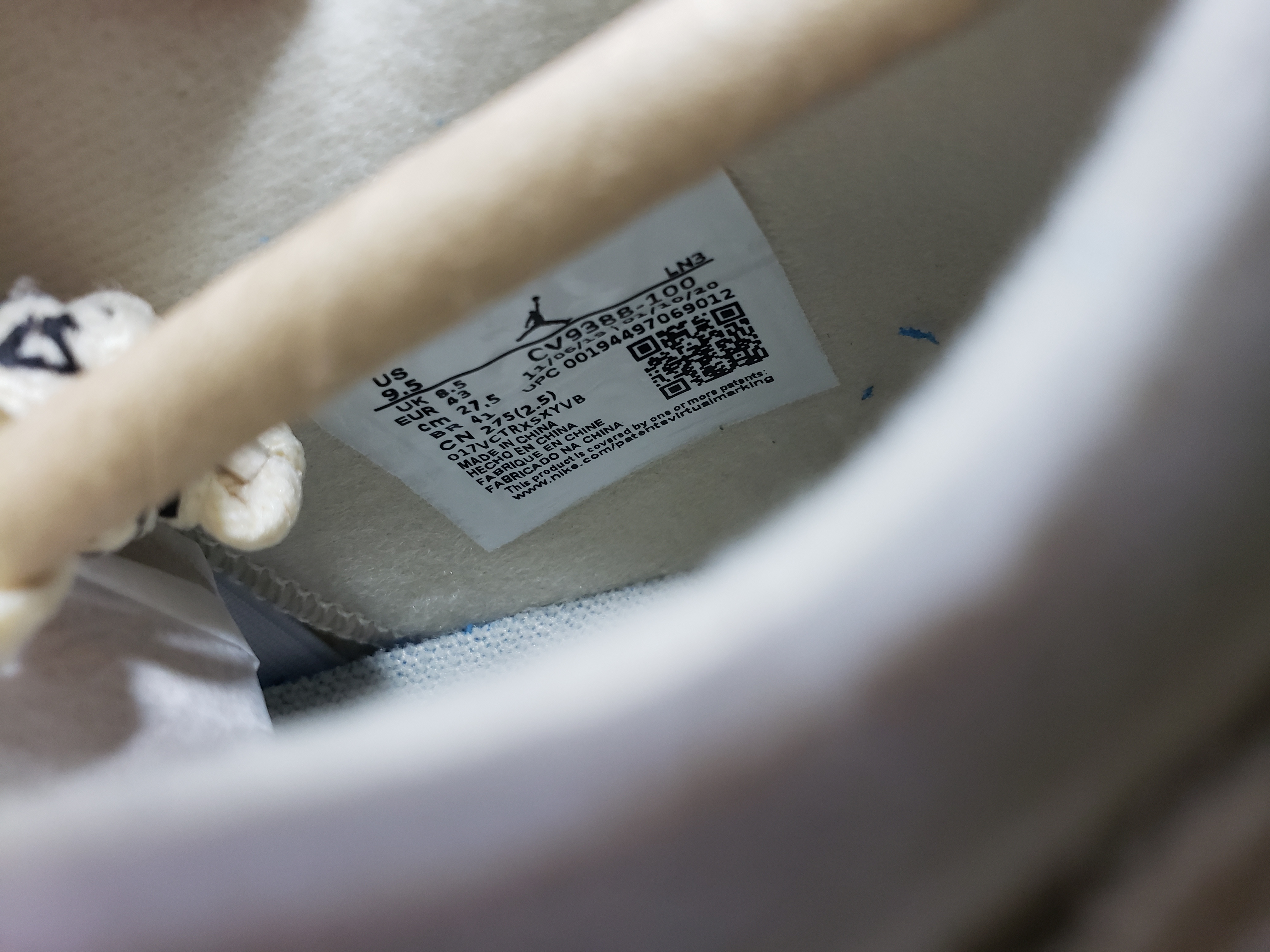 Off-White Air Jordan 4 Sail CV9388-100 Packaging