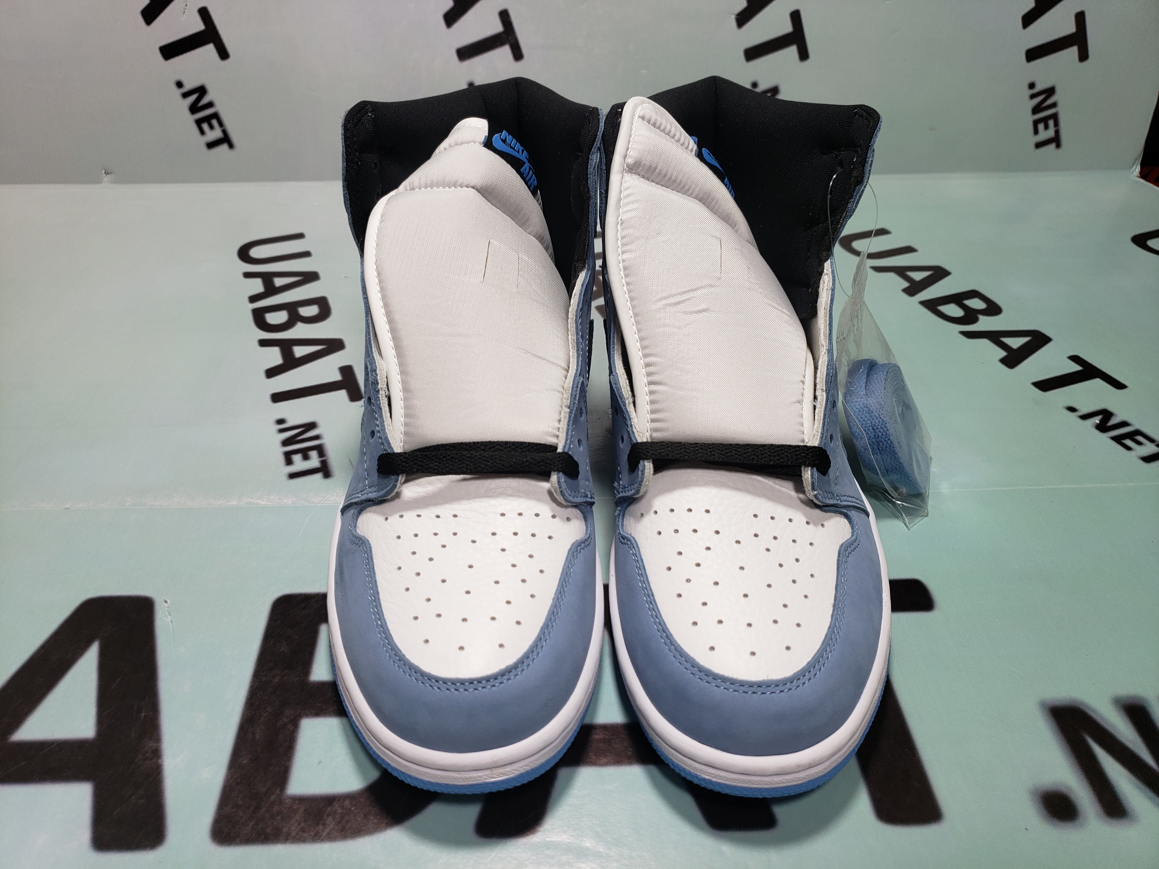 Air Jordan 1 Retro High OG 'University Blue' 555088-134