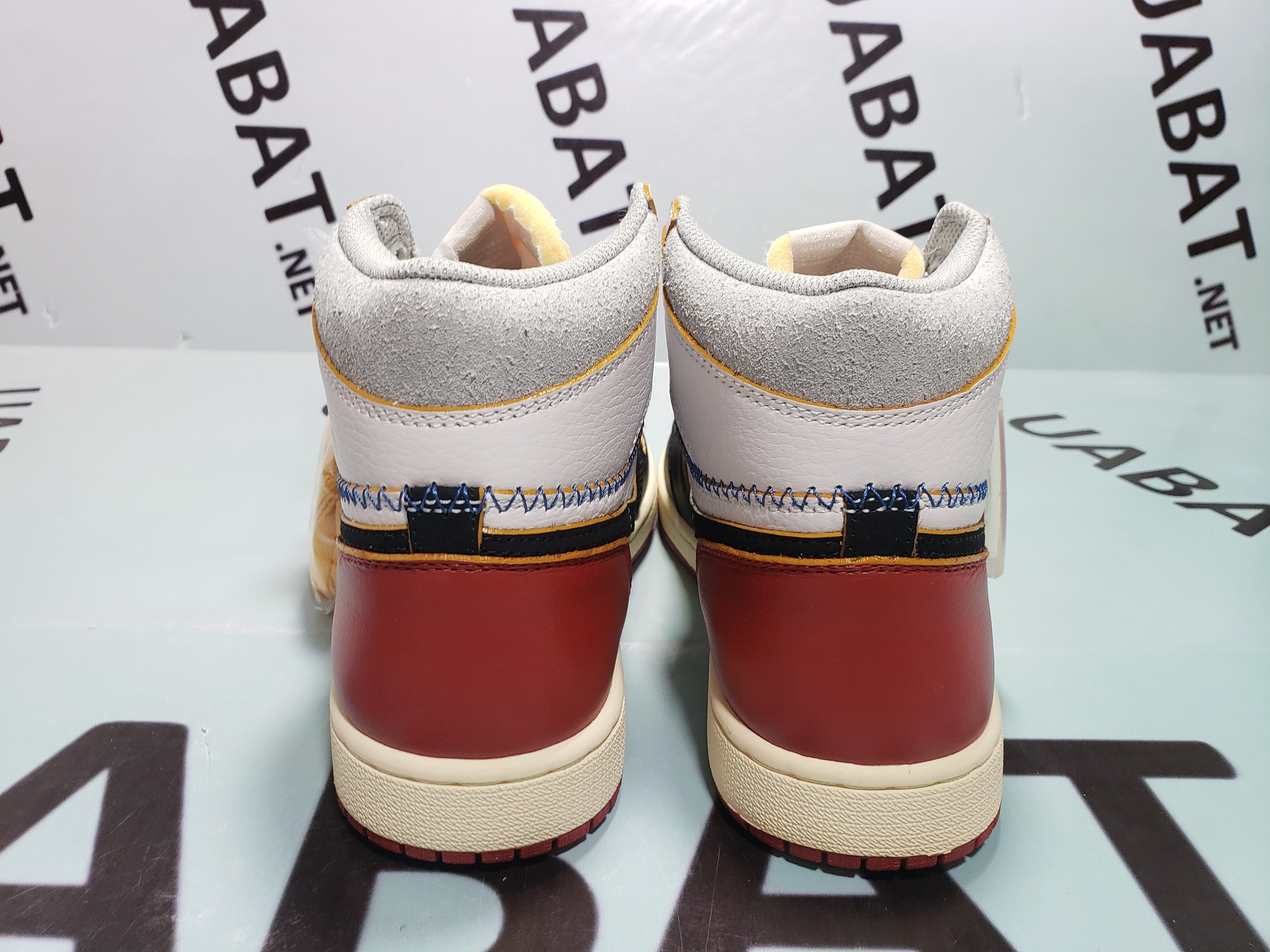 Check out the larger image below along with another Air Jordan AJ1 4 PE