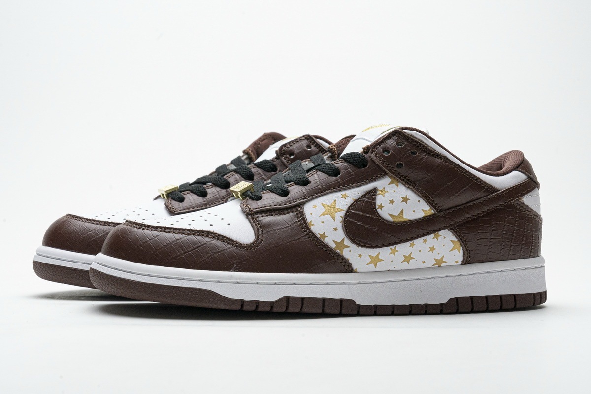supreme x nike sb dunk low stars barkroot brown