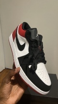 The picture online shows a different air Jordan 1 than to the one I got but it’s still excellent in terms of quality 