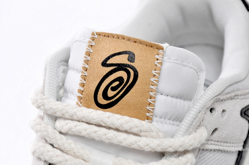 nike dunk low stussy