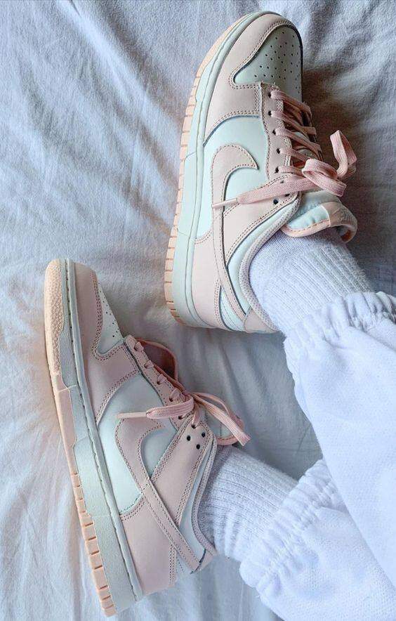 The pink dunk for girls will be released in chan sneakers website in July