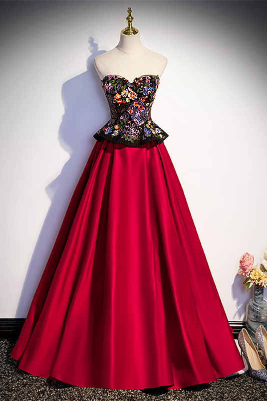 Elegant Floral Embroidered A-line Black and Red Sweetheart Long Formal Gown 