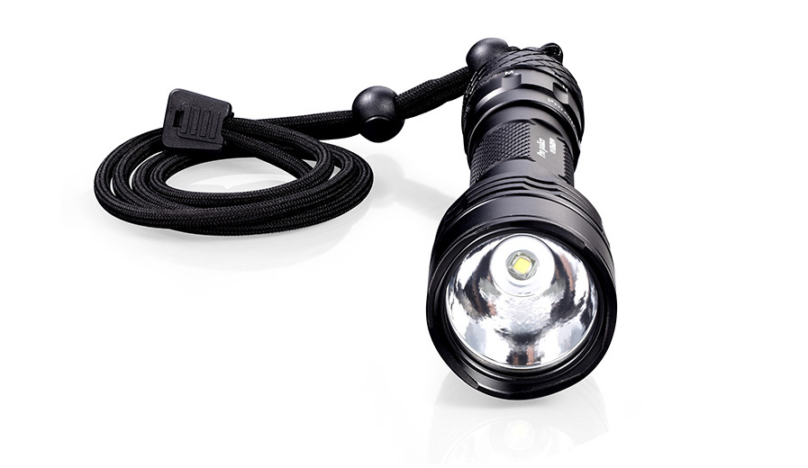 Wolf Eyes Pro Police LED Luminus SST-40-W LED 825 Lumens Tactical Flashlight