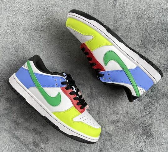 green strike dunks womens
