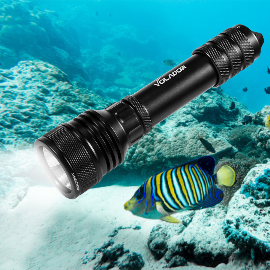 How to Choose a Deep Diving Flashlight