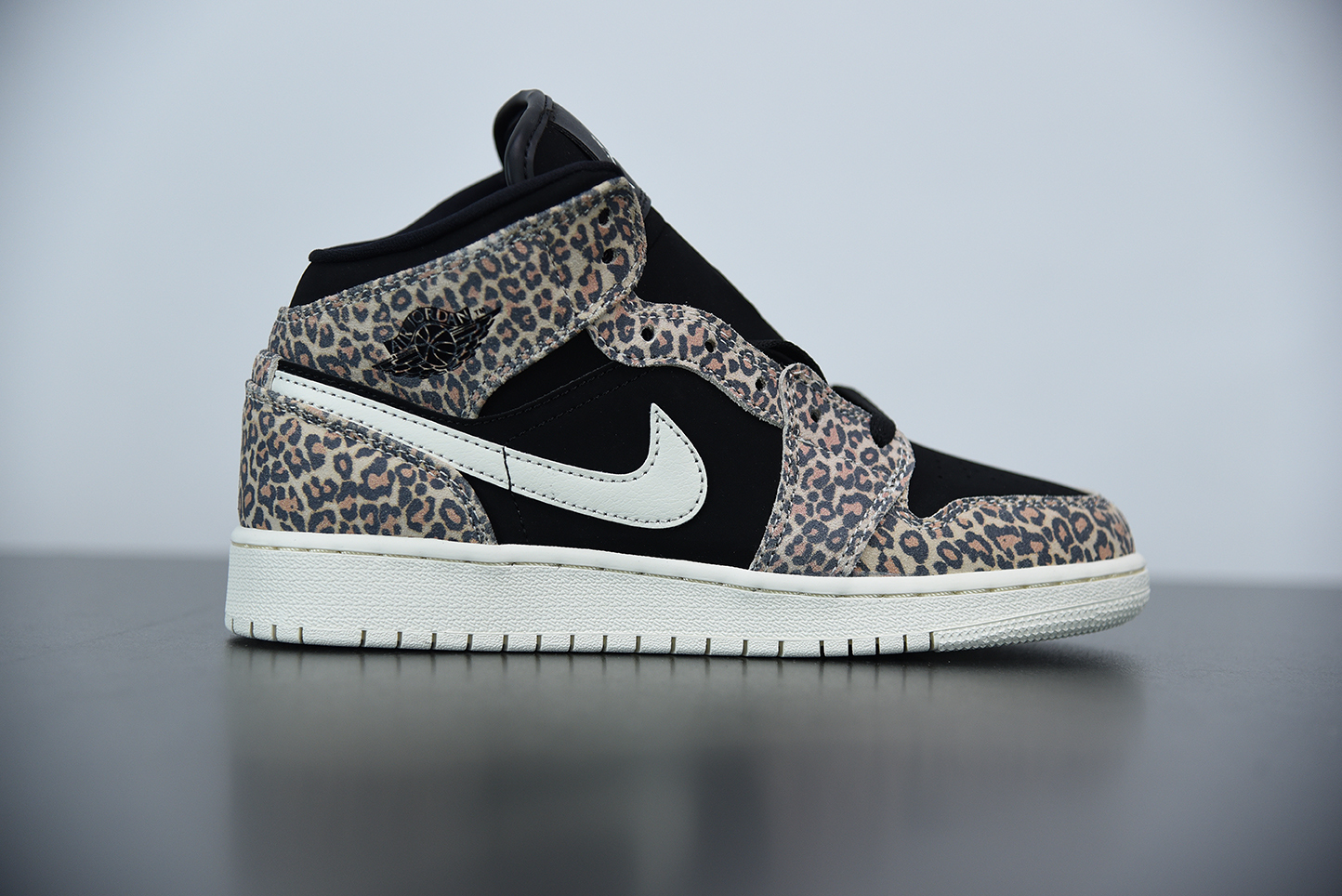 jordan 1 mid se leopard
