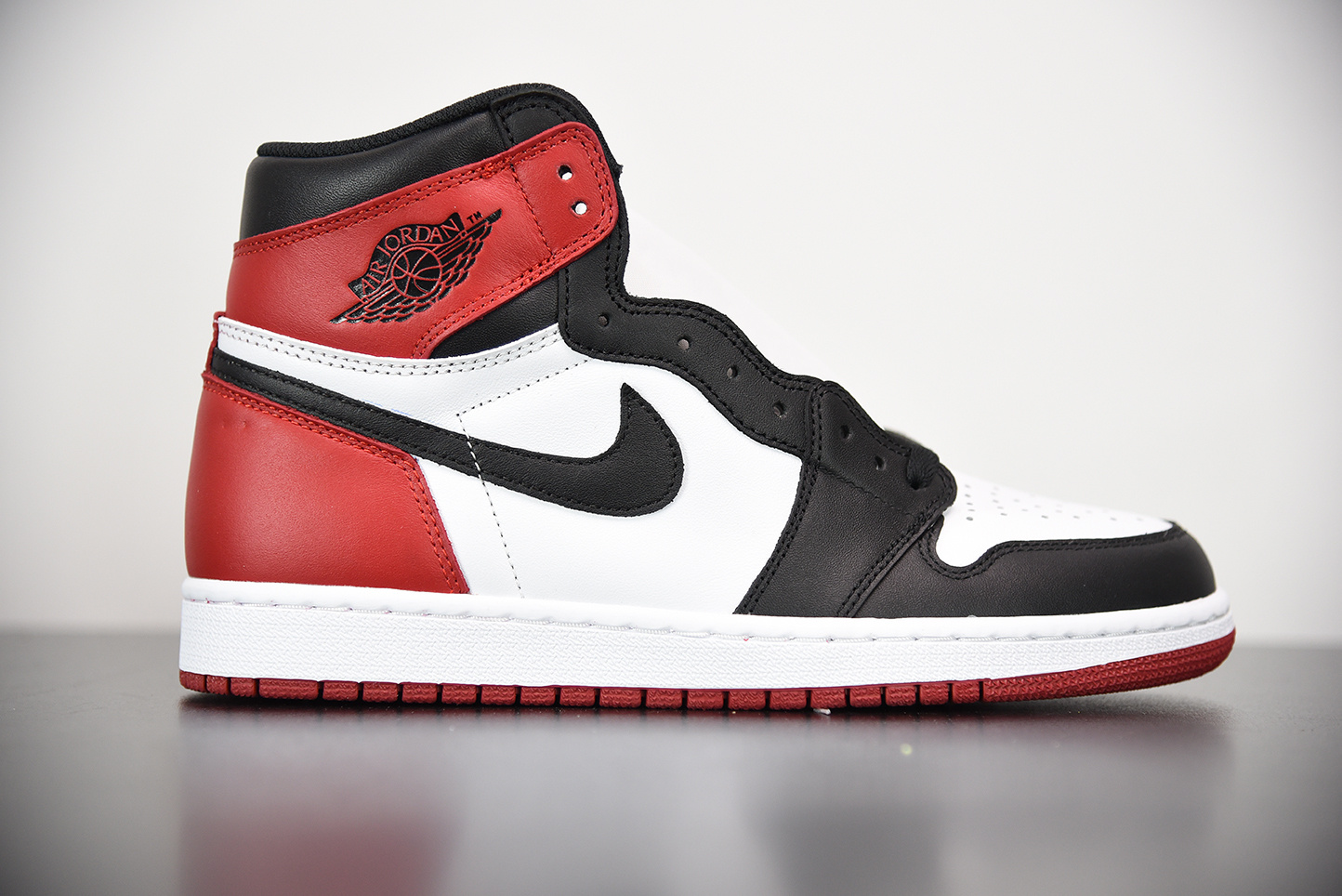 Jordan Reps for G5 Jordan 1 Retro Black Toe (2016),555088-125