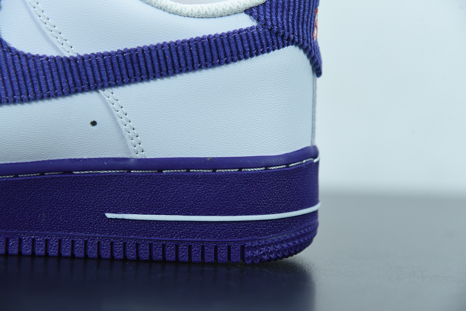 AIR FORCE 1 '07 LV8 EMB 'WHITE COURT PURPLE' - DB0264-100 