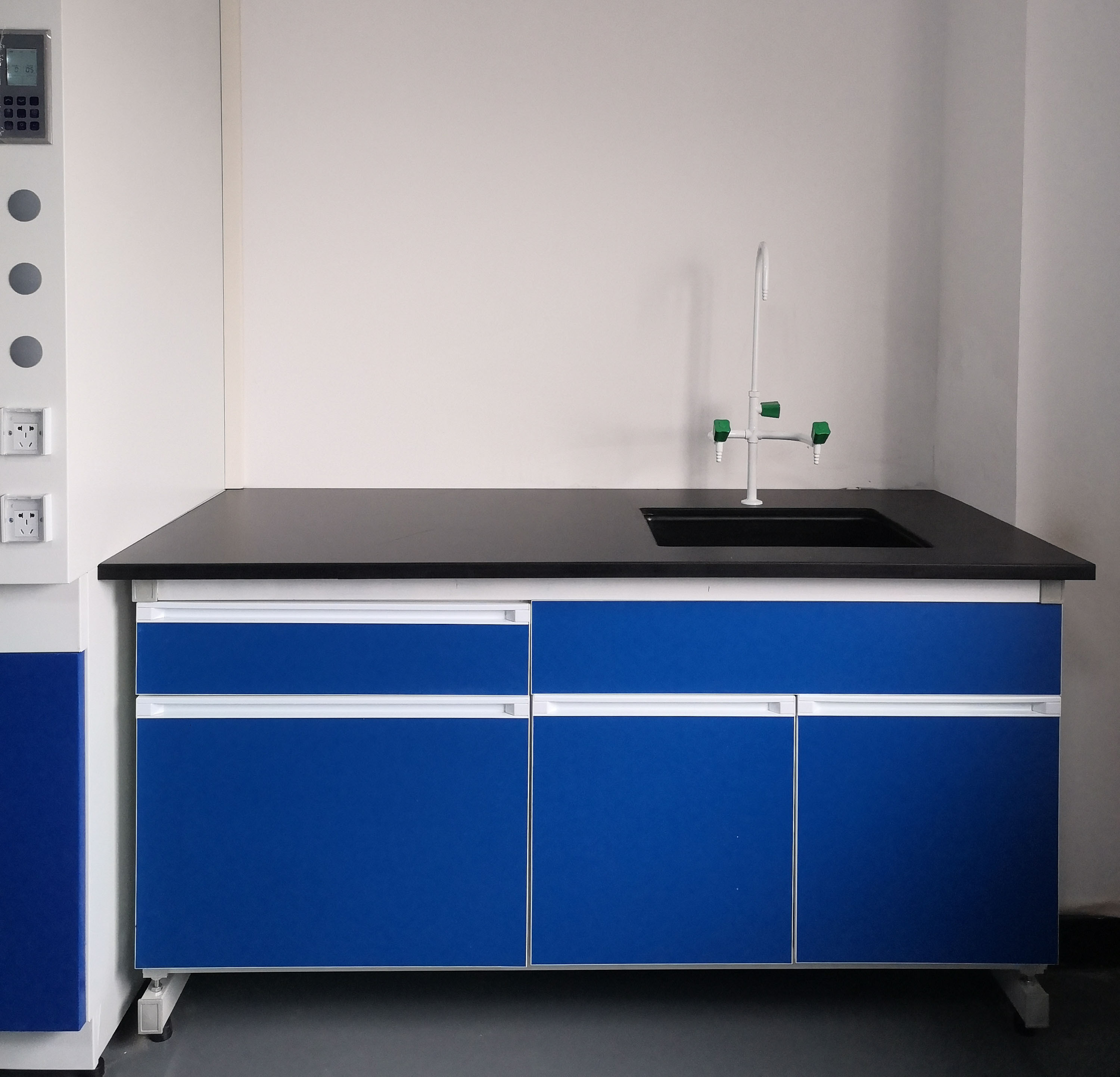 Factory Cheap Price Steel Wood Corrosion Resistance Laboratory Workbench with PP Sink & Faucets Factory Cheap Price Steel Wood Corrosion Resistance Laboratory Workbench with PP Sink & Faucets