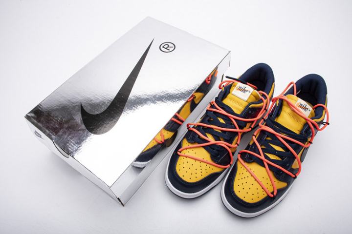 dunk low university gold