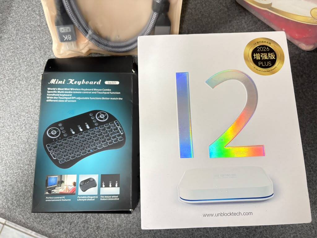 UBOX12 Pro 智慧電視盒搭配遙控器