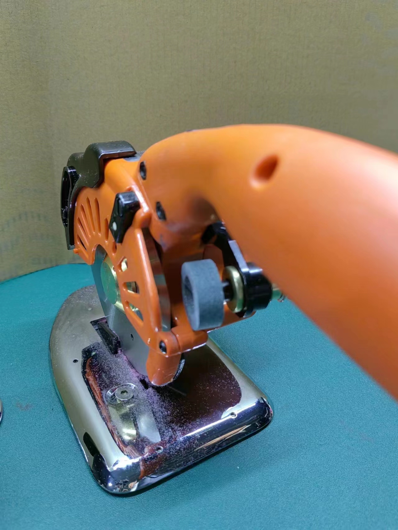 Sewkey Automatic Fabric cutting machine