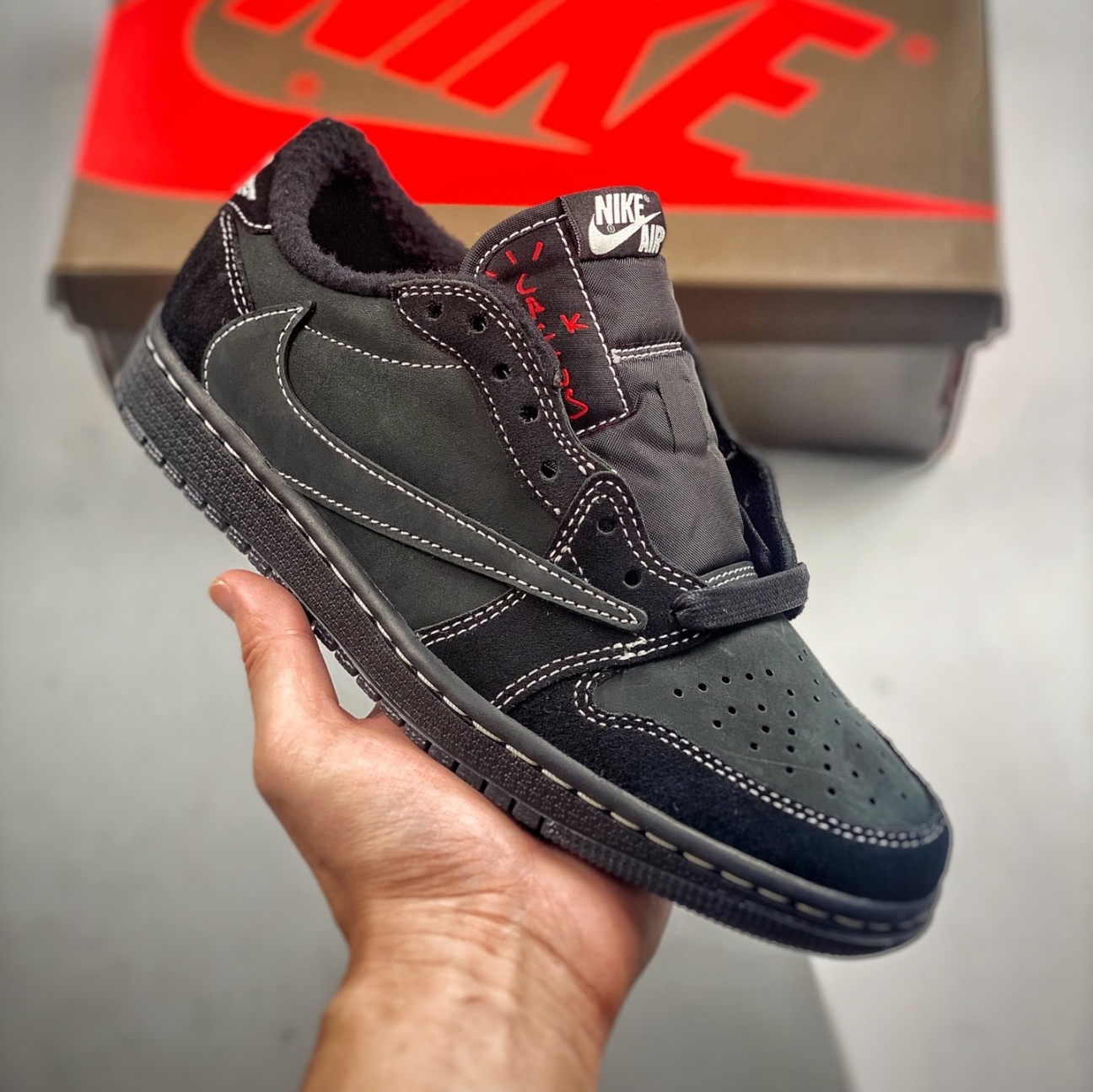 Buy sports brand shoes at discount online