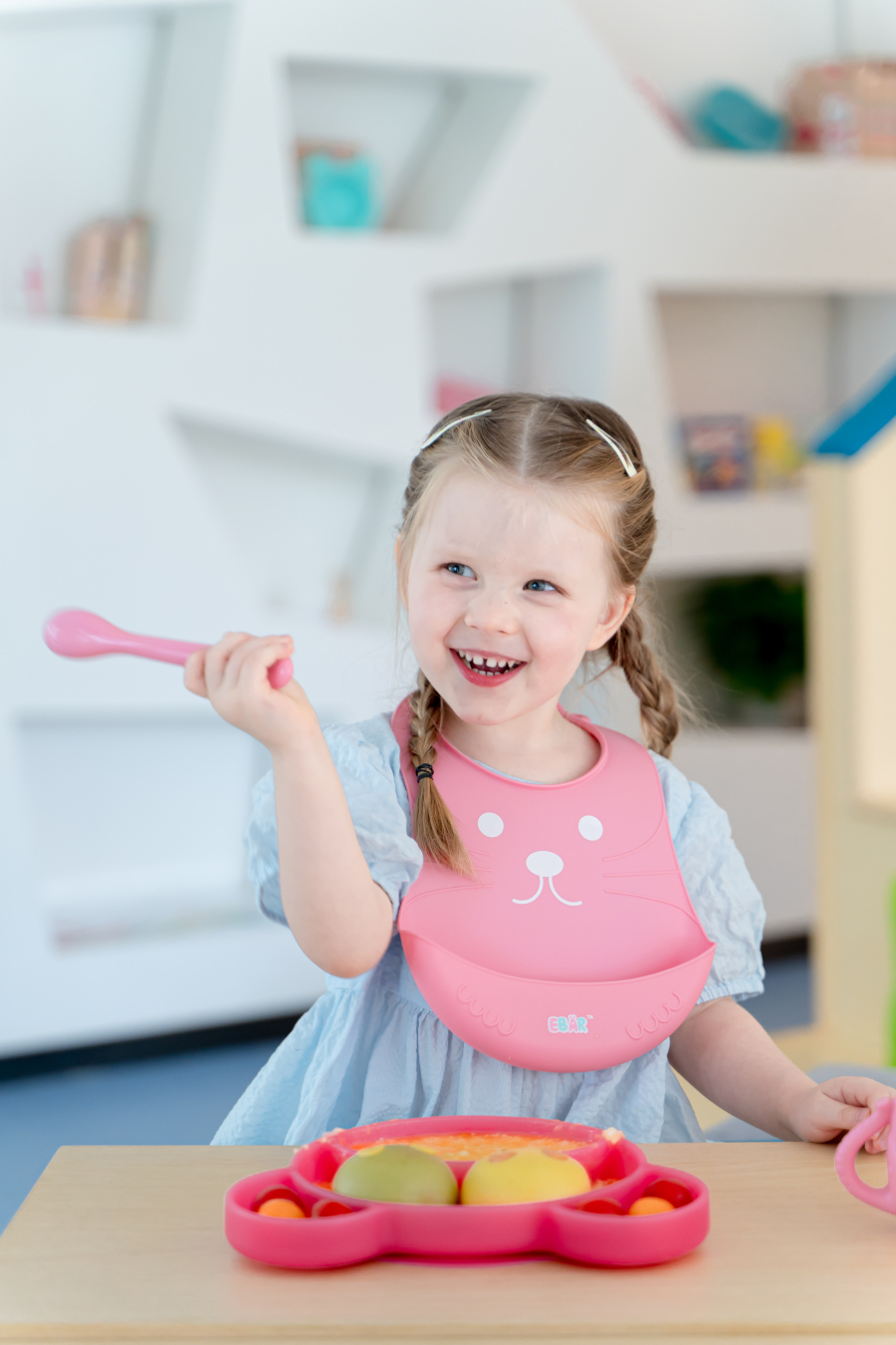 The material of self feeding cutlery is very particular. What aspects
