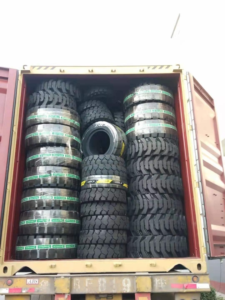 China factory direct 12-16.5 skid steer tire solid tyre with wheel for bobcat loader  