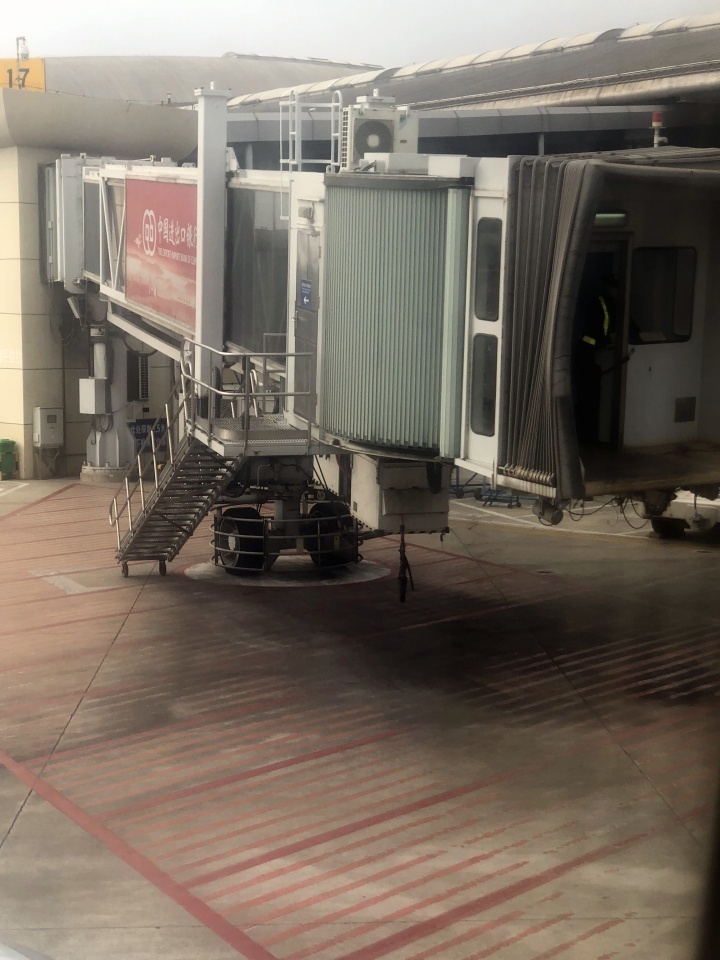 aircraft tow tractor solid loader tyres 40 x 16 x 30 press on solid tyre with rim for Airport Trailer  