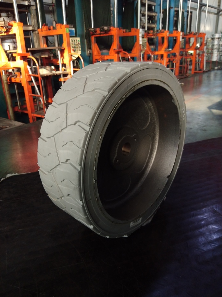 Scissor lift tires solid rubber wheel 15x5 solid tire For aerial work platform vehicles  