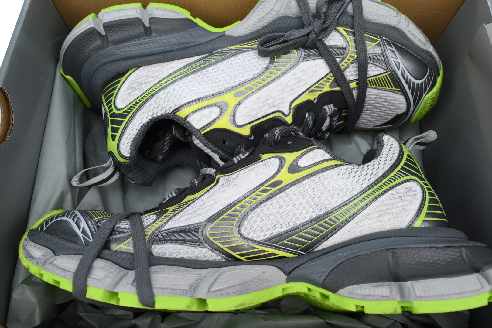 Balenciaga Runner White And Black Characters 677402 W3RBQ 9010