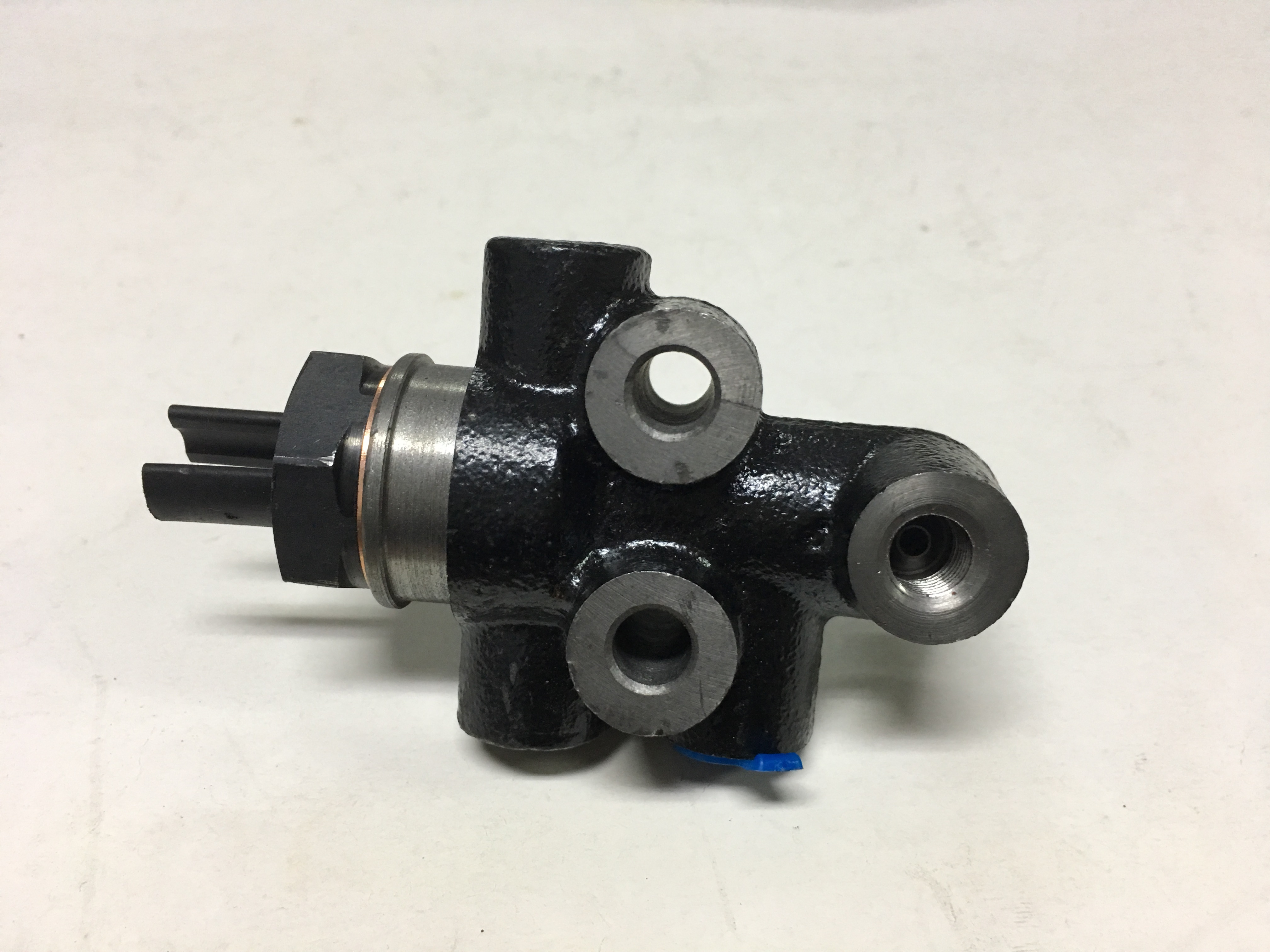 Hydraulic Brake Valve 4791035430 VALVE ASSY 1/2" LOAD SENSING USED