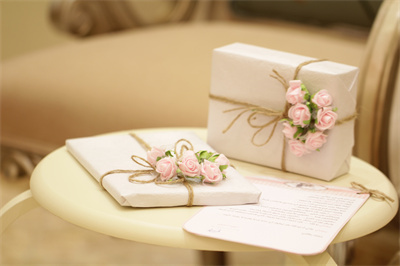 THE POPULAR TYPES OF WEDDING GIFT BOXES