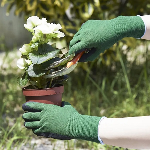 Types of gardening gloves