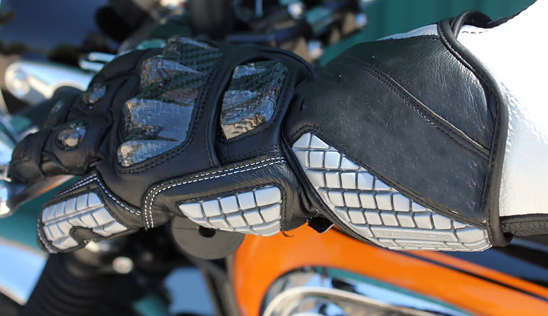 Precision & Protection: Carbon-Fiber Sports Gloves with Silicone Grip Tech