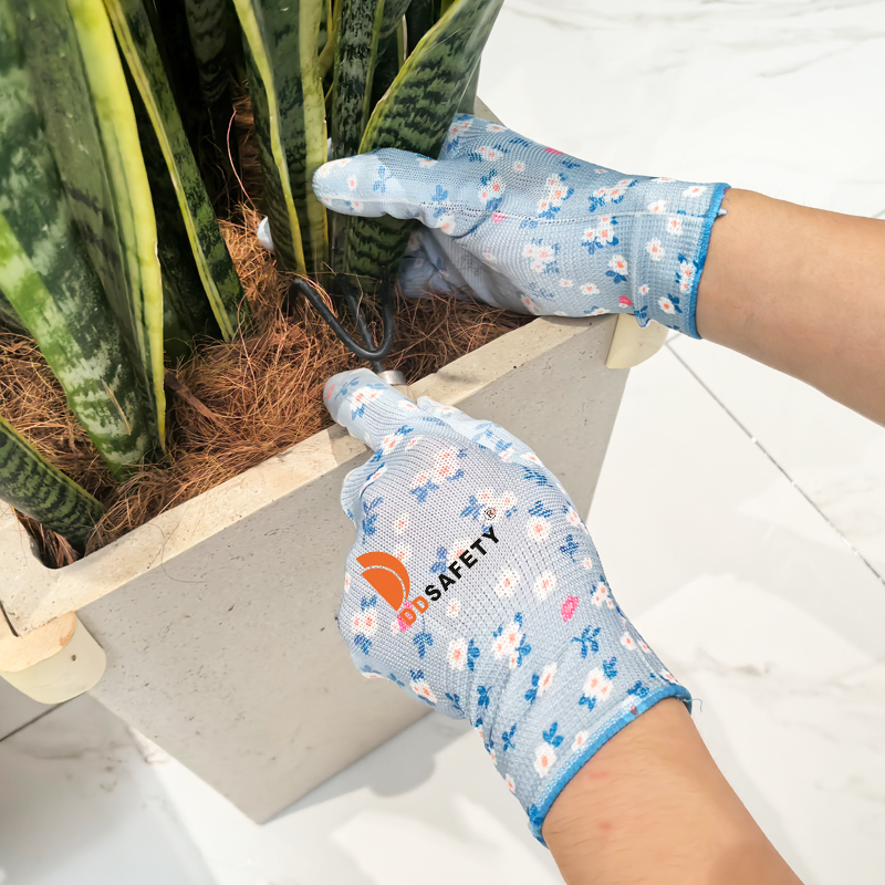Good helper for gardening | This gloves makes gardeners elegant
