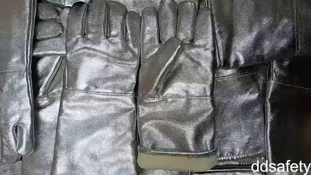 High Temperature Heat Resistant Aluminized Foil Safety Welding Work Gloves - DAF450 High Temperature Heat Resistant Aluminized Foil Safety Welding Work Gloves - DAF450 Heat Resistant gloves,Aluminized Foil Safety Welding Work Gloves,Heat Resistant Aluminized Foil Safety Welding Work Gloves,Aluminized Foil,aluminized heat resistant aramid fabric,PVC coating,strong synthetic fibers