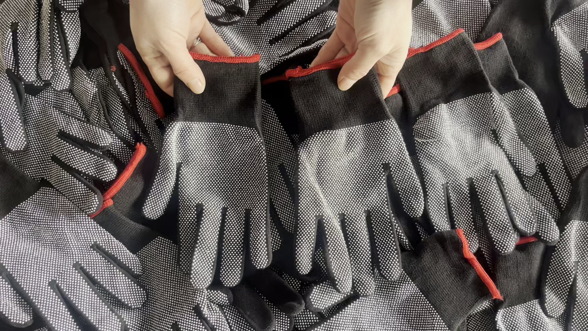 Safety Protection Gloves, Nylon Knitted Stretchy Dotted Pvc Gloves - DKP428 Safety Protection Gloves, Nylon Knitted Stretchy Dotted Pvc Gloves - DKP428 gloves,work gloves,nylon gloves,pvc dotted gloves,nylon work gloves