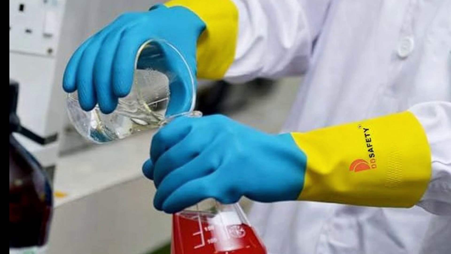 Rubber Gloves - Cleaning Tools - DHL446 Rubber Gloves - Cleaning Tools - DHL446 Rubber Gloves,Chemical & Liquid Resistant Gloves,Unlined Flock Liner,Waterproof Gloves,Industrial Nitrile Rubber Gloves,green nitrile glove,textured pattern on the palm,chemical resistance