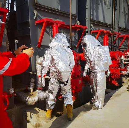 Fireproof Clothes Aluminum Foil Heat Resistant Aluminized Suit Full Set - DAF955 Fireproof - Clothes - Aluminum - Foil - Heat-Resistant - Aluminized - Suit - Full Set --- DAF955 Heat Resistant gloves,Aluminized Foil Safety Welding Work Gloves,Heat Resistant Aluminized Foil Safety Welding Work Gloves,Aluminized Foil,aluminized heat resistant aramid fabric,PVC coating,strong synthetic fibers