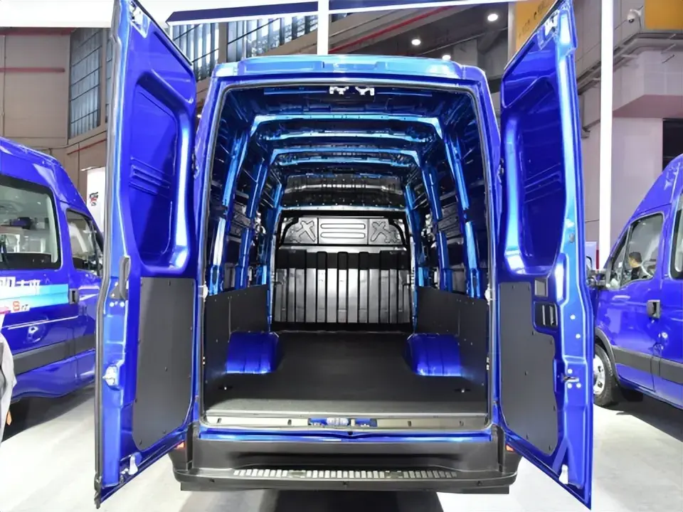 China Electric Vehicle IVECO DAILY 2023 Long Axle Single Row Chassis 3Seats China Electric Vehicle IVECO DAILY 2023 Long Axle Single Row Chassis 3Seats china electric vehicle,china electric cars,china ev