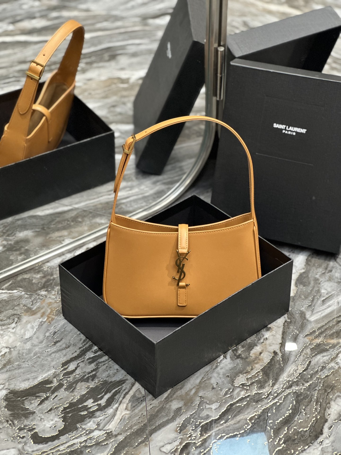 YSL 657228 Le5A7 hobo bag