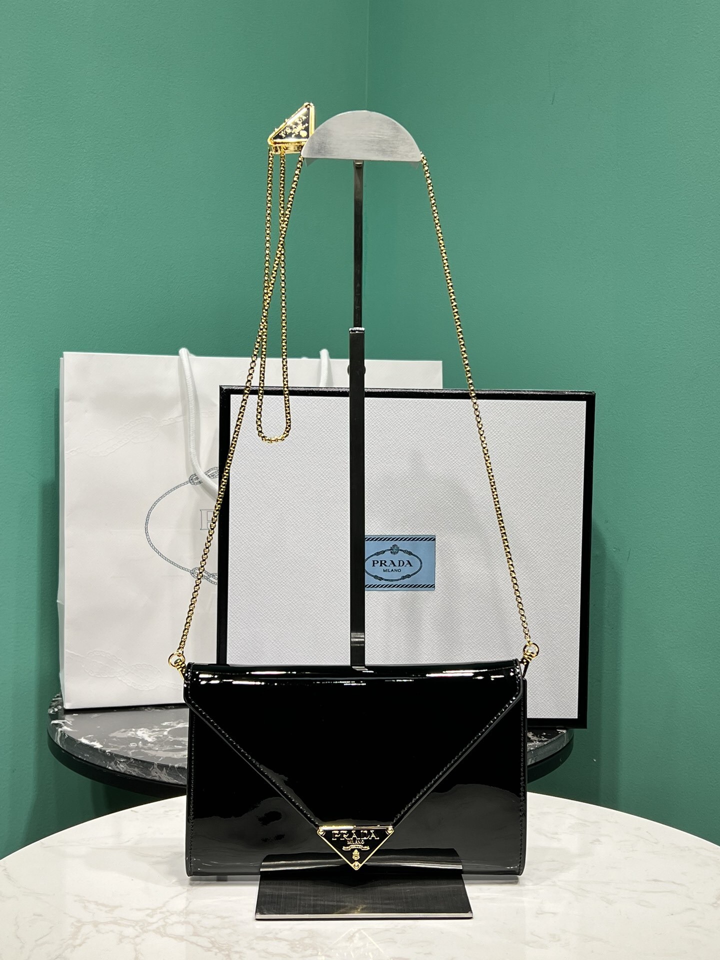 PRADA　プラダ　ショルダーバッグ　ナイロン　三角プレート 良品✨プラダミニショルダーバッグ三角プレートナイロン黒レザー