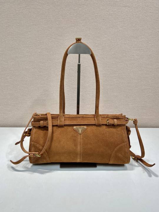 PRADA　プラダ　ショルダーバッグ　ナイロン　三角プレート 良品✨プラダミニショルダーバッグ三角プレートナイロン黒レザー