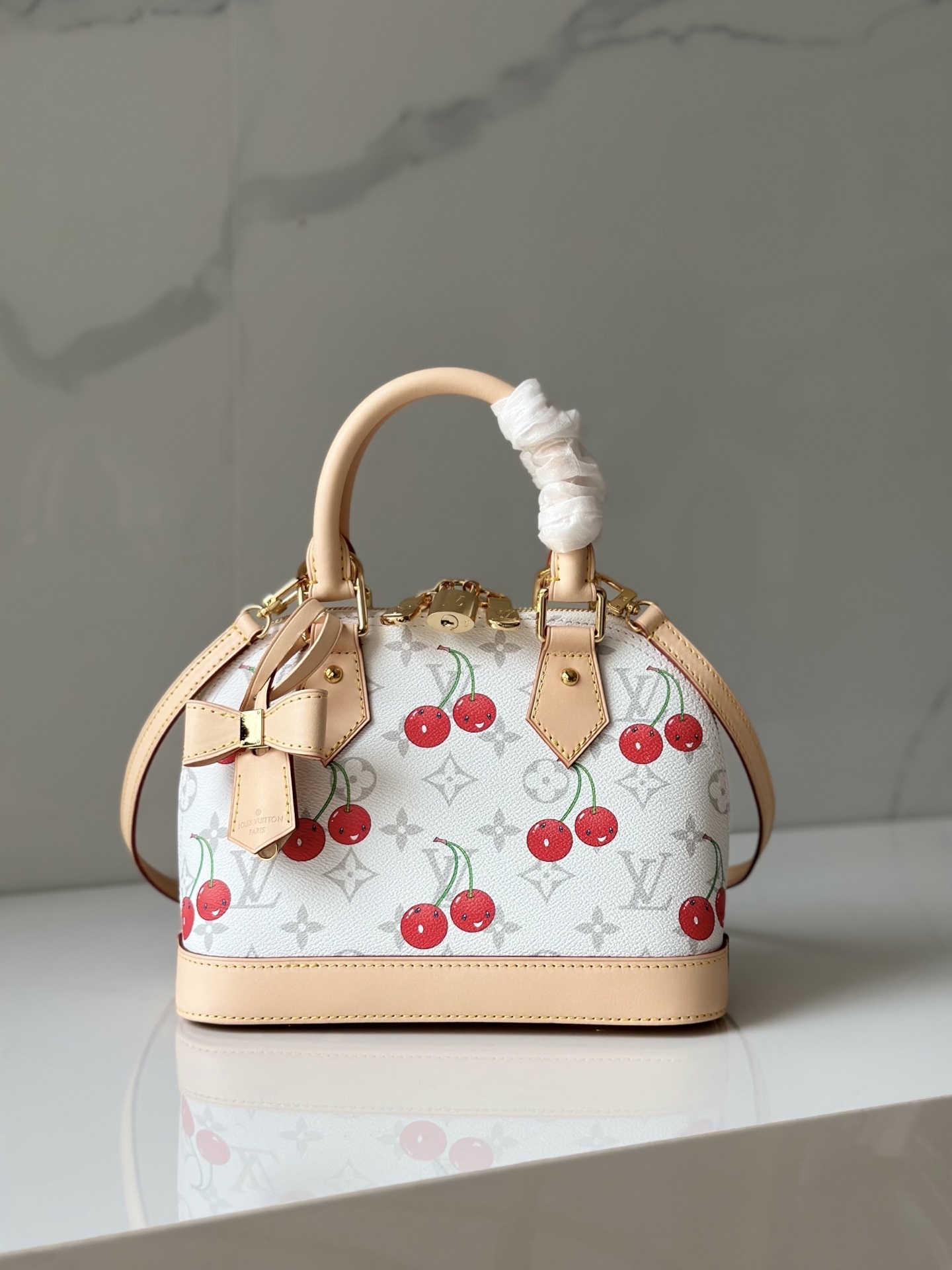 LOUIS VUITTON リジットLVフラワーグラム You Can Buy the Louis Vuitton x Fragment at Retail in