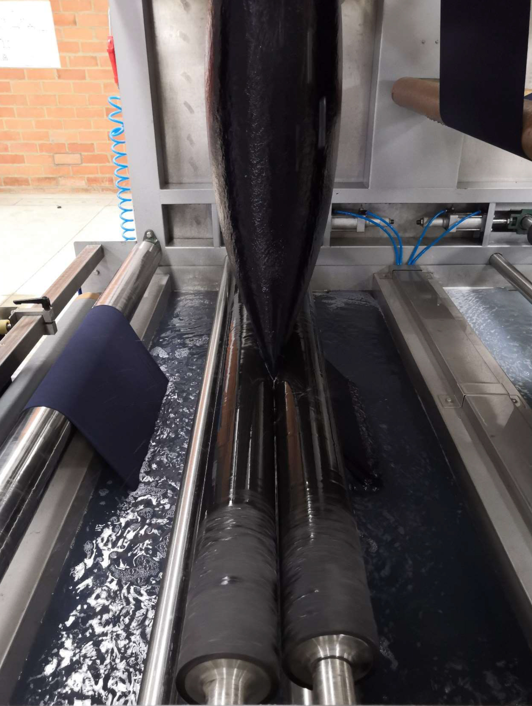 How to Use a Squeezing Machine in Textile Industry
