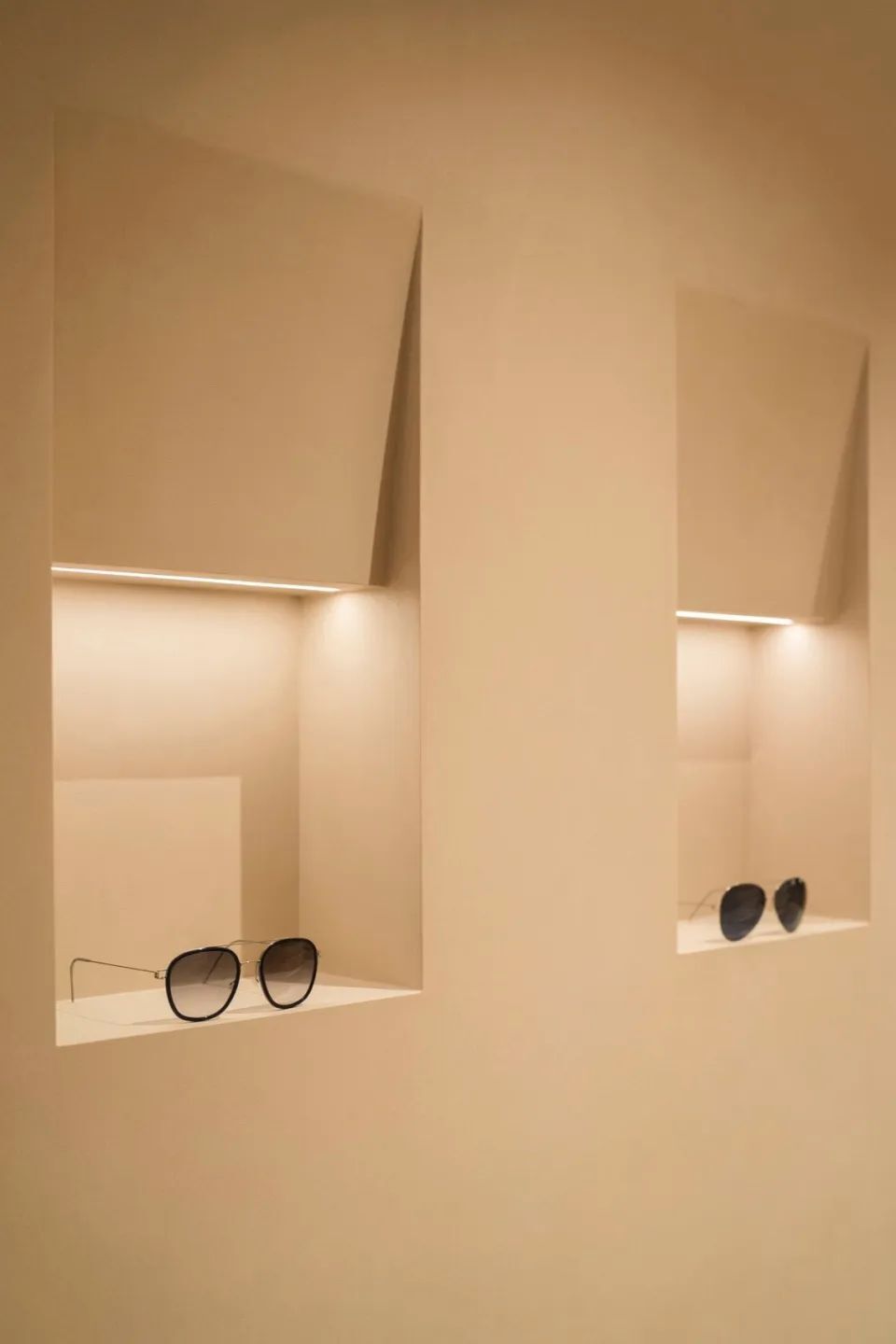 FUFINI Micro - Cement Case | AB Premium Optics Eyewear Store in Beijing Micro-cement cases, hotel renovation cases, actual scenes of FUFINI projects, commercial space design, renderings of micro-cement