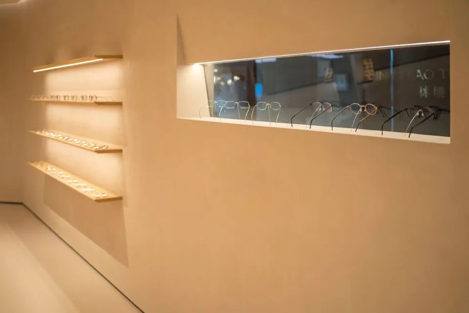 FUFINI Micro - Cement Case | AB Premium Optics Eyewear Store in Beijing Micro-cement cases, hotel renovation cases, actual scenes of FUFINI projects, commercial space design, renderings of micro-cement